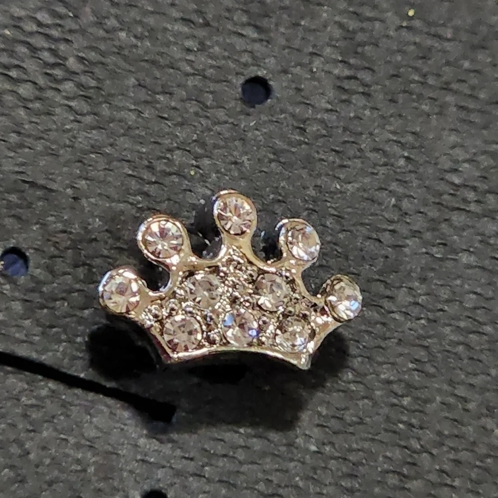 Cookie Lee Princess/Queen crown earrings NWT